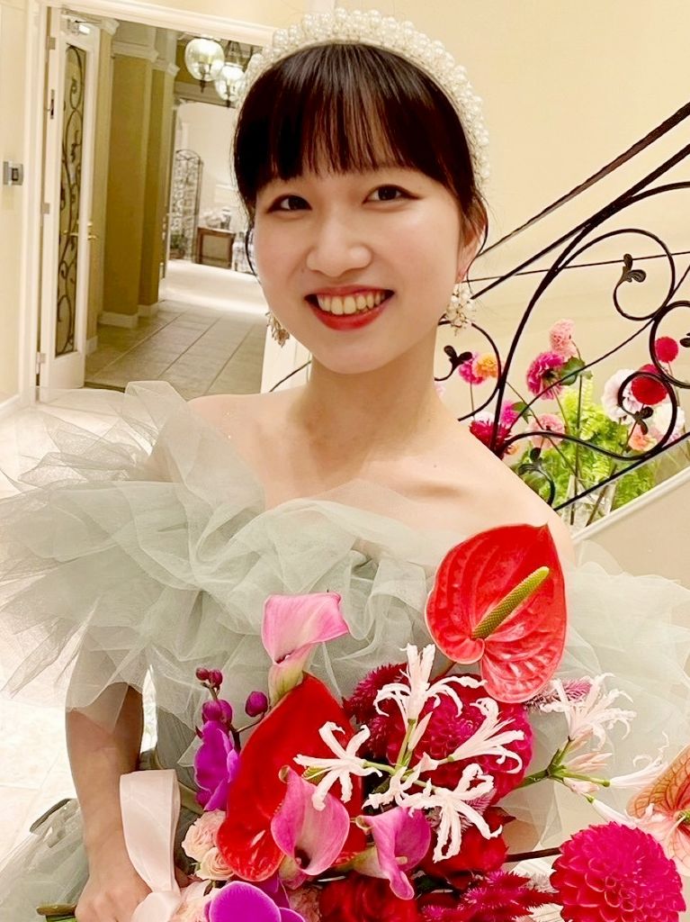 出張ヘアメイクで叶える花嫁の笑顔
ブーケも映えるフォト