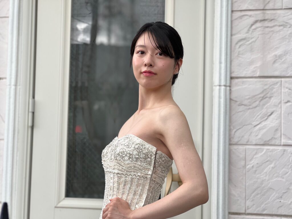 新横浜出張ブライダル・ベールアウト後のガーデンにて撮影ゴージャスなスパンコールのご自前ウェディングドレス