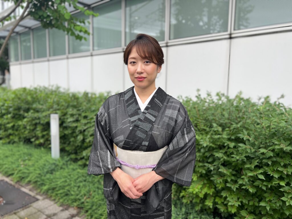 襟合わせを綺麗にお着付いたします。動きやすいお着付です。