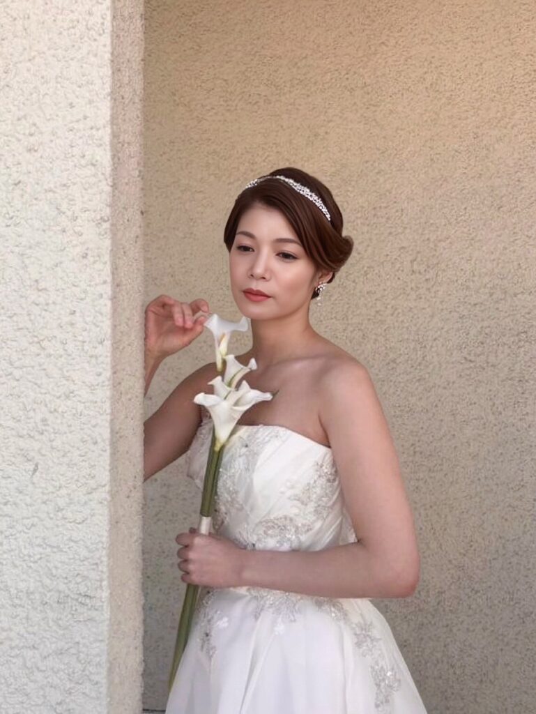 上品なまとめ髪とティアラの花嫁、出張ブライダルヘアメイク仕上がり