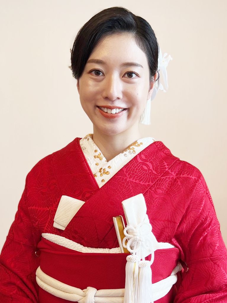 和装花嫁の姿。赤い掛下に赤い帯。笑顔が素敵