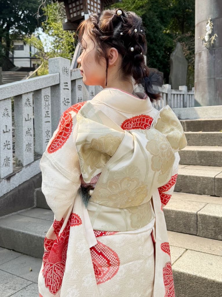 気品あるふくら雀をバランス良く仕上げました。椅子に腰かけても崩れにくいです。
