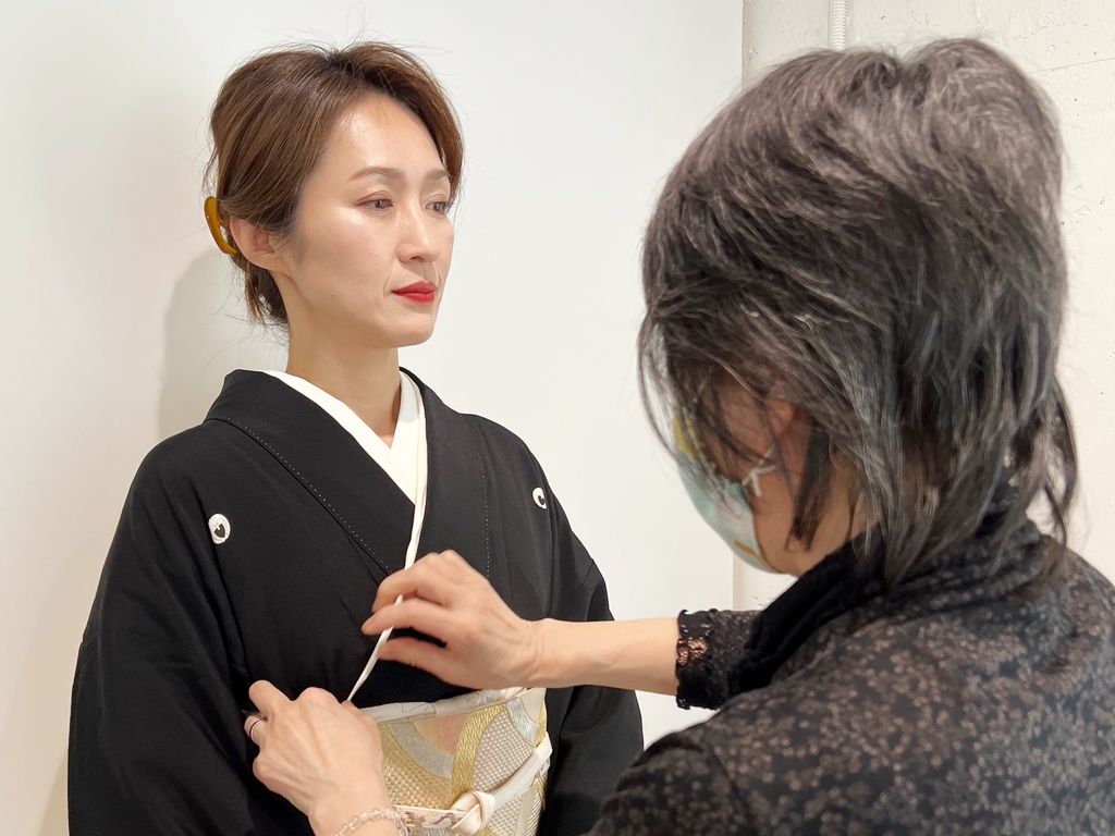 着付け風景留袖は第一礼比翼の出し方がポイント