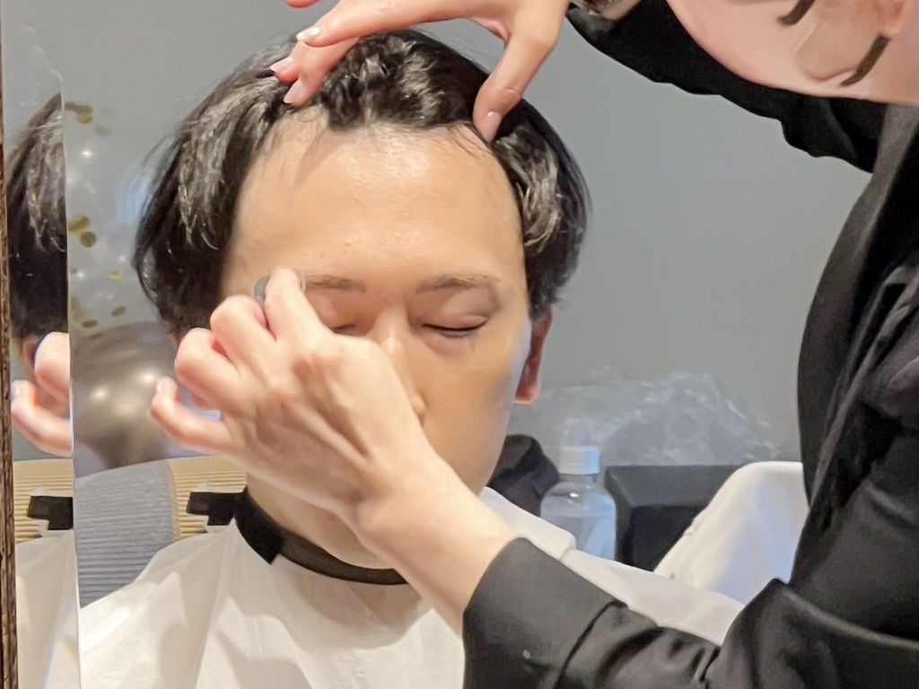 結婚式新郎メイクでトーンアップ