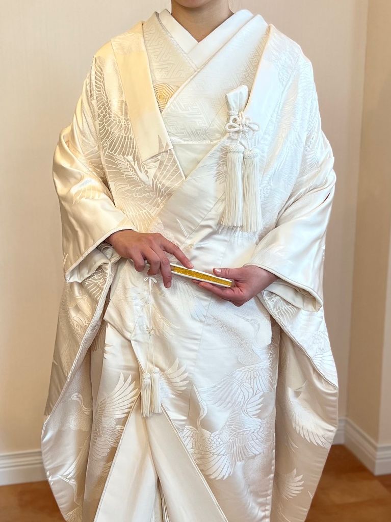 白打掛で厳かにお式をしました。ご新婦様に合わせた襟合わせが綺麗に決まりました。