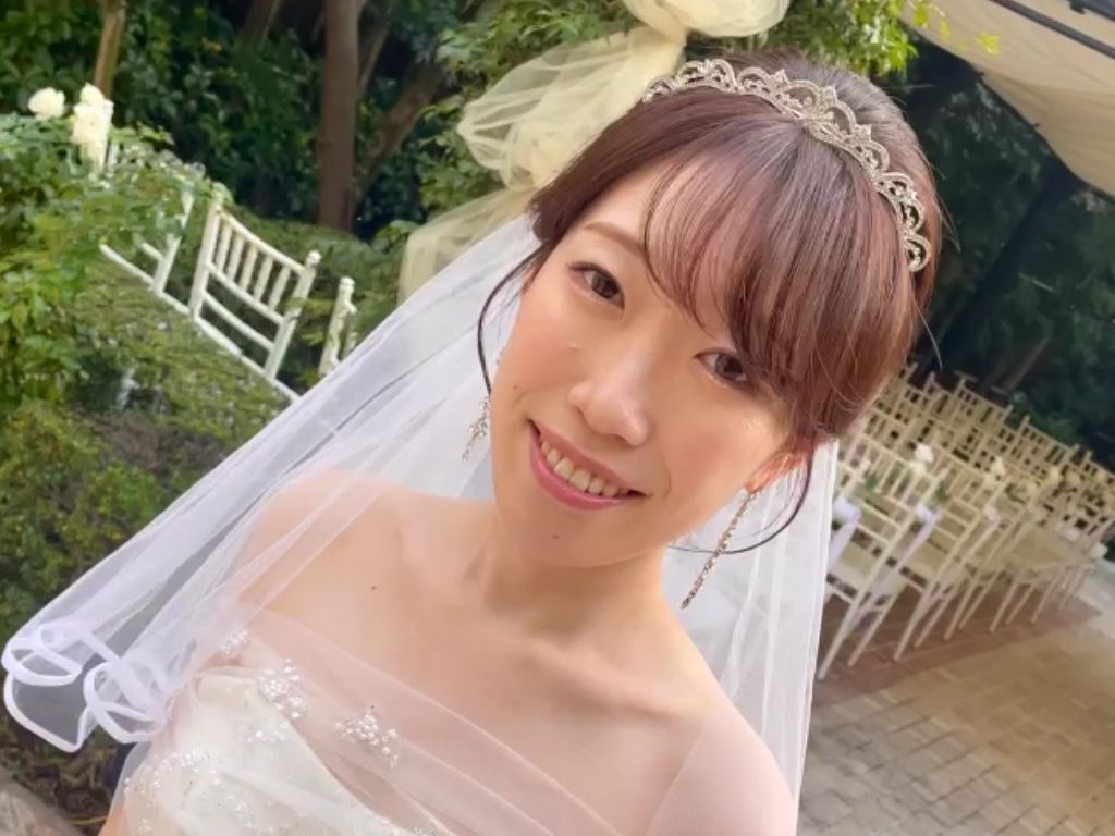 ナチュラルスタイルの新婦様。デコルテが綺麗。